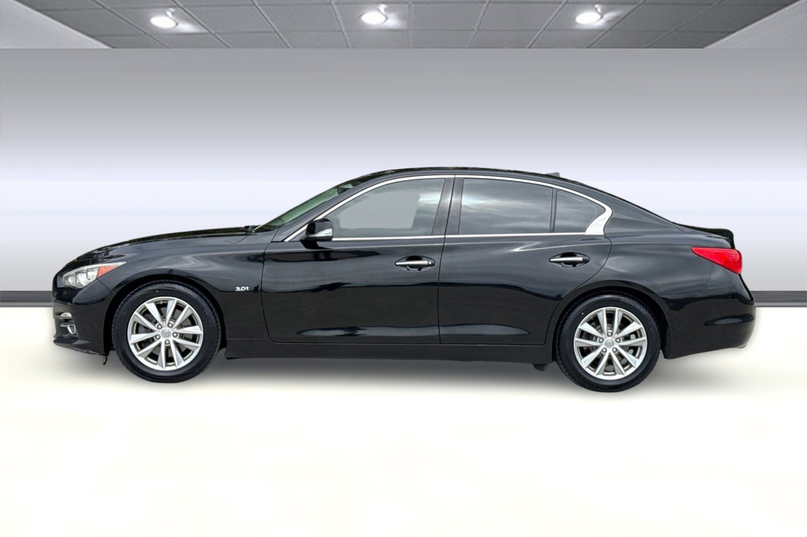Used 2016 INFINITI Q50 3.0t Premium RWD image 2