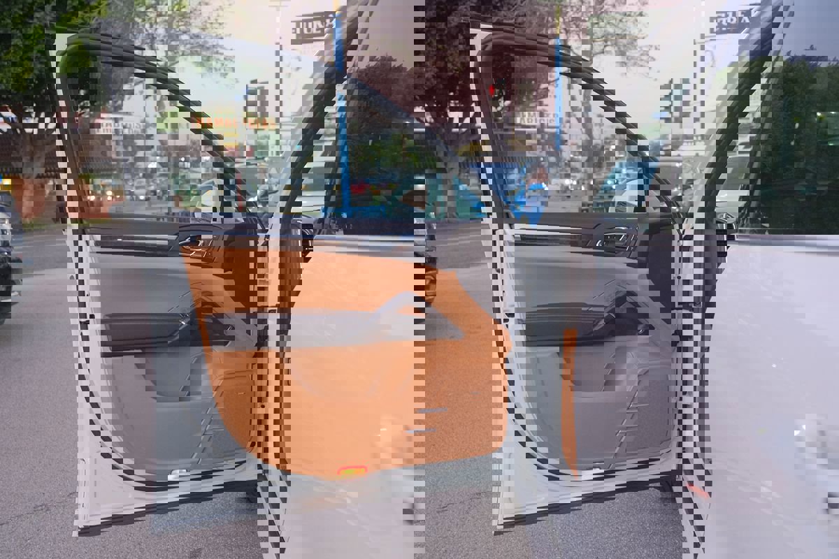 Used 2014 Porsche Cayenne GTS image 11