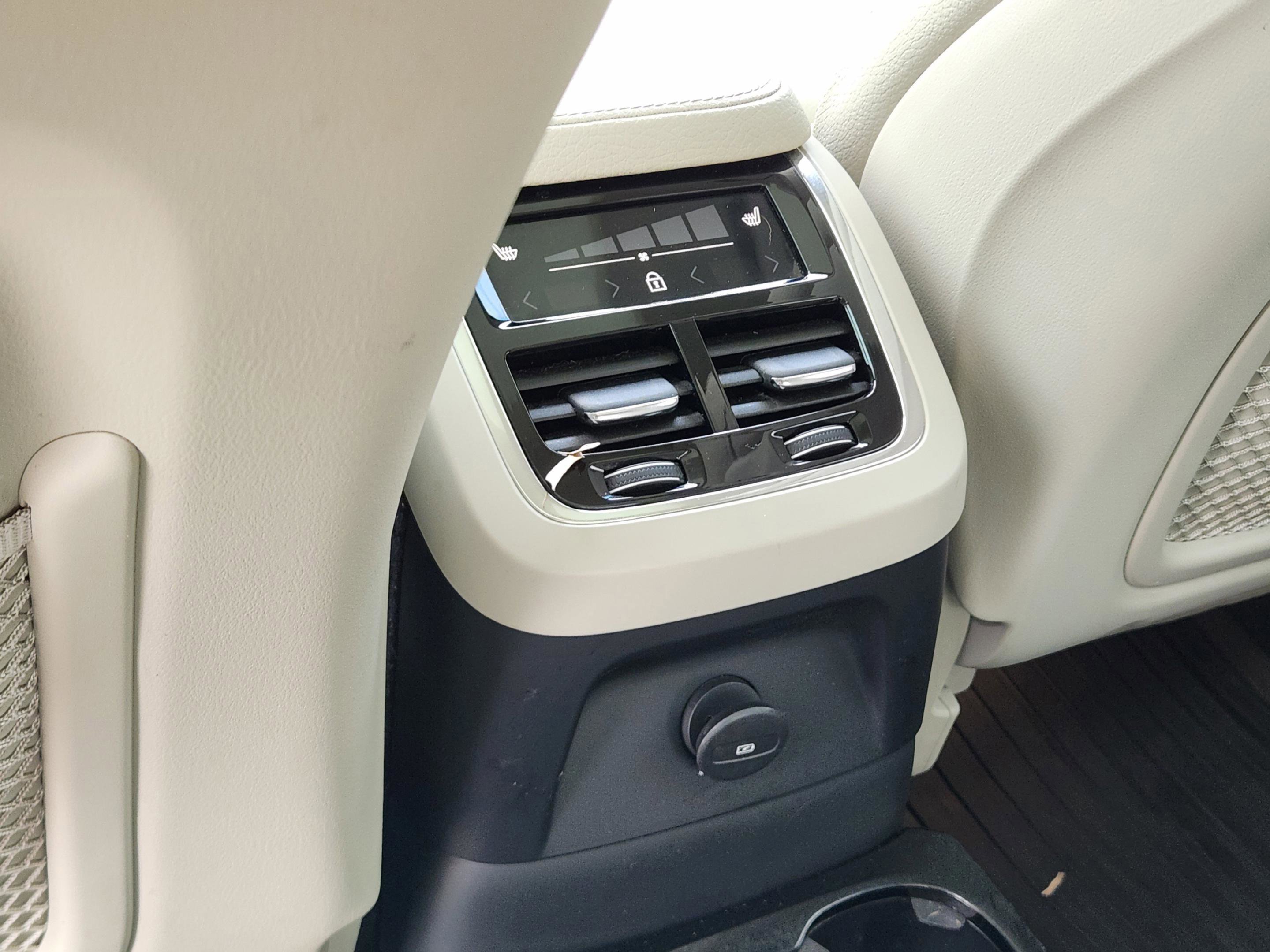 Used 2021 Volvo XC90 T8 Inscription Expression w/ Advanced Package image 26