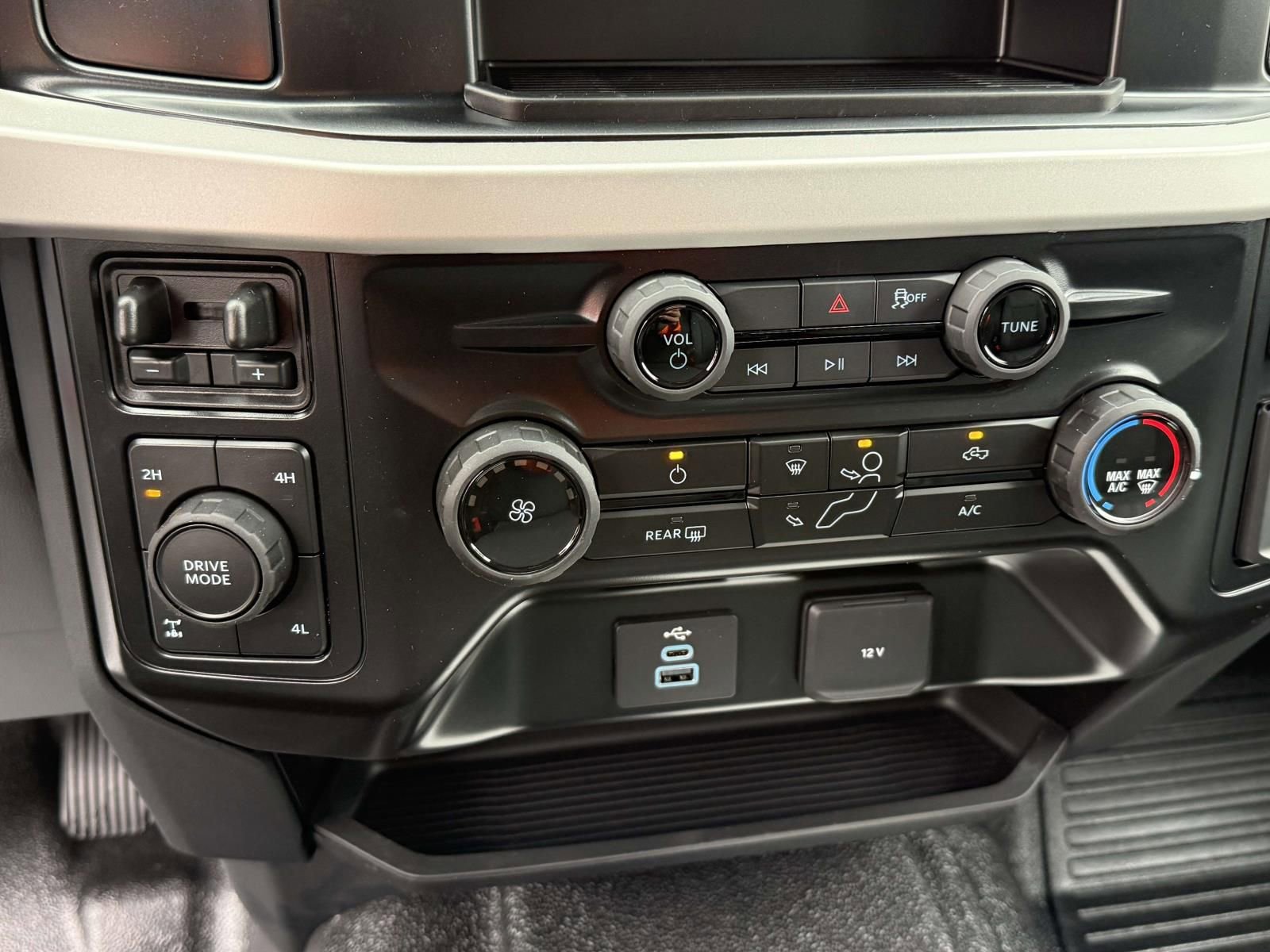 New 2026 Ford F250 XLT w/ FX4 Off-Road Package image 15