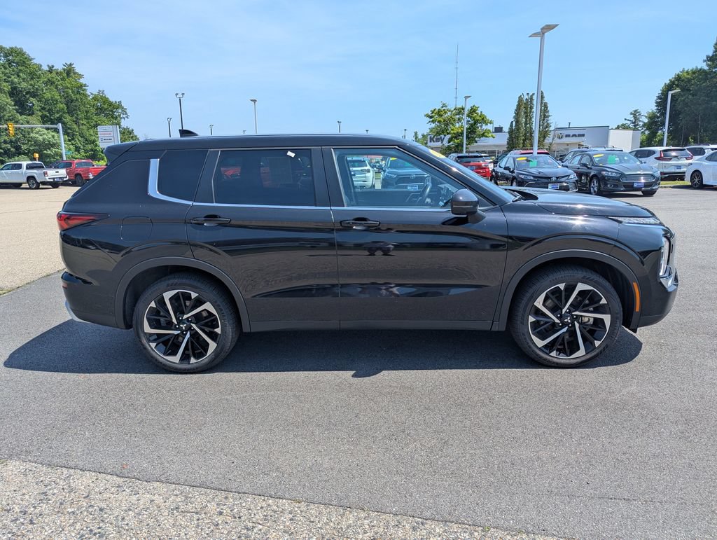 Used 2024 Mitsubishi Outlander SE AWD/4WD image 7