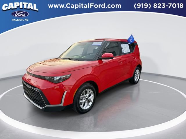 Used 2025 Kia Soul LX w/ LX Technology Package image 4