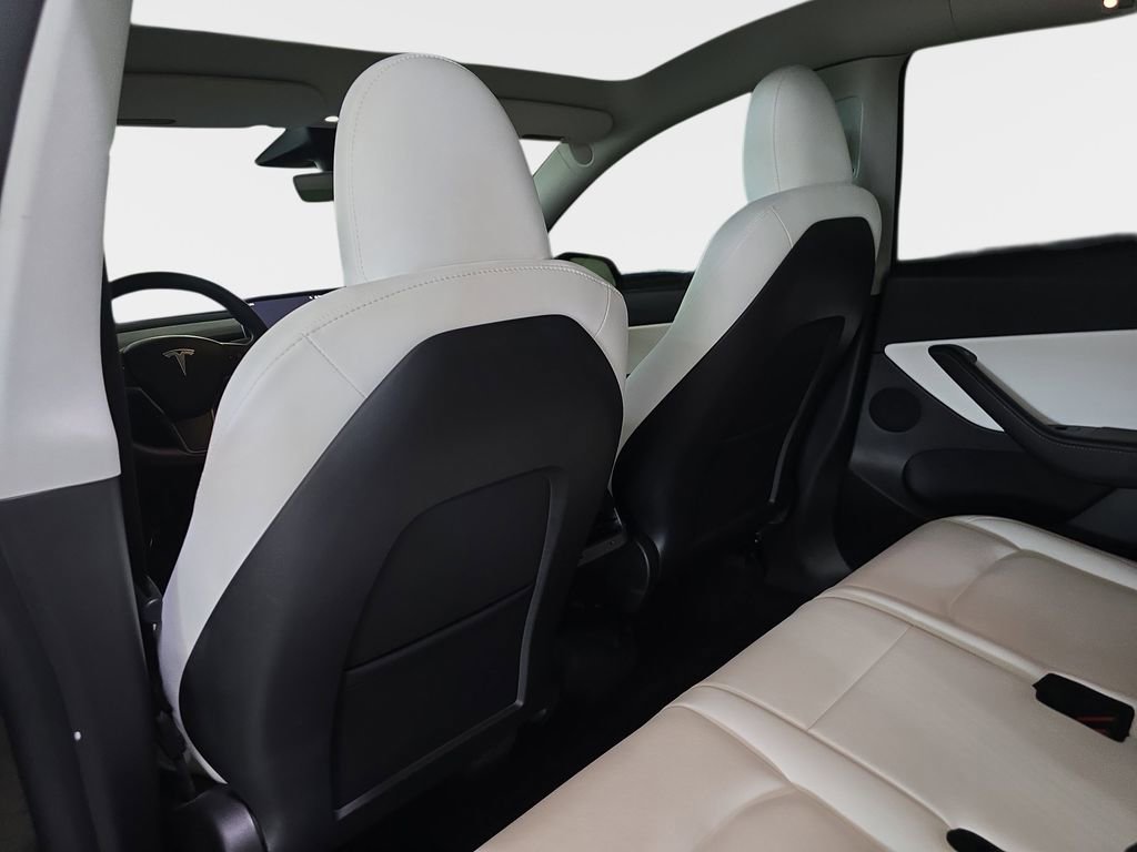 Used 2022 Tesla Model Y Long Range image 16