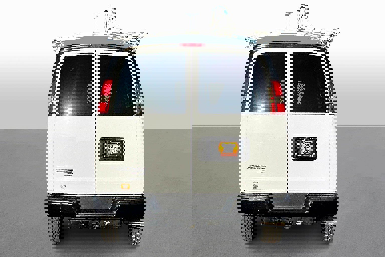 Used 2016 Chevrolet Express 2500 image 4