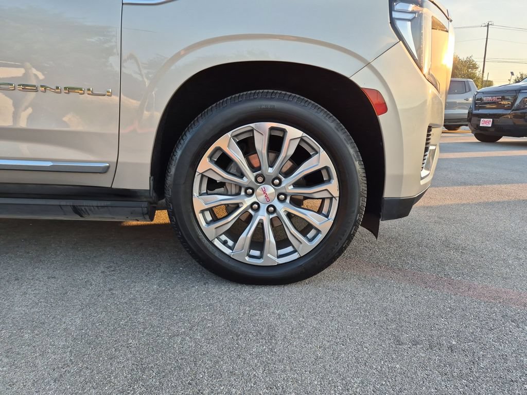Used 2022 GMC Yukon XL Denali AWD/4WD image 18