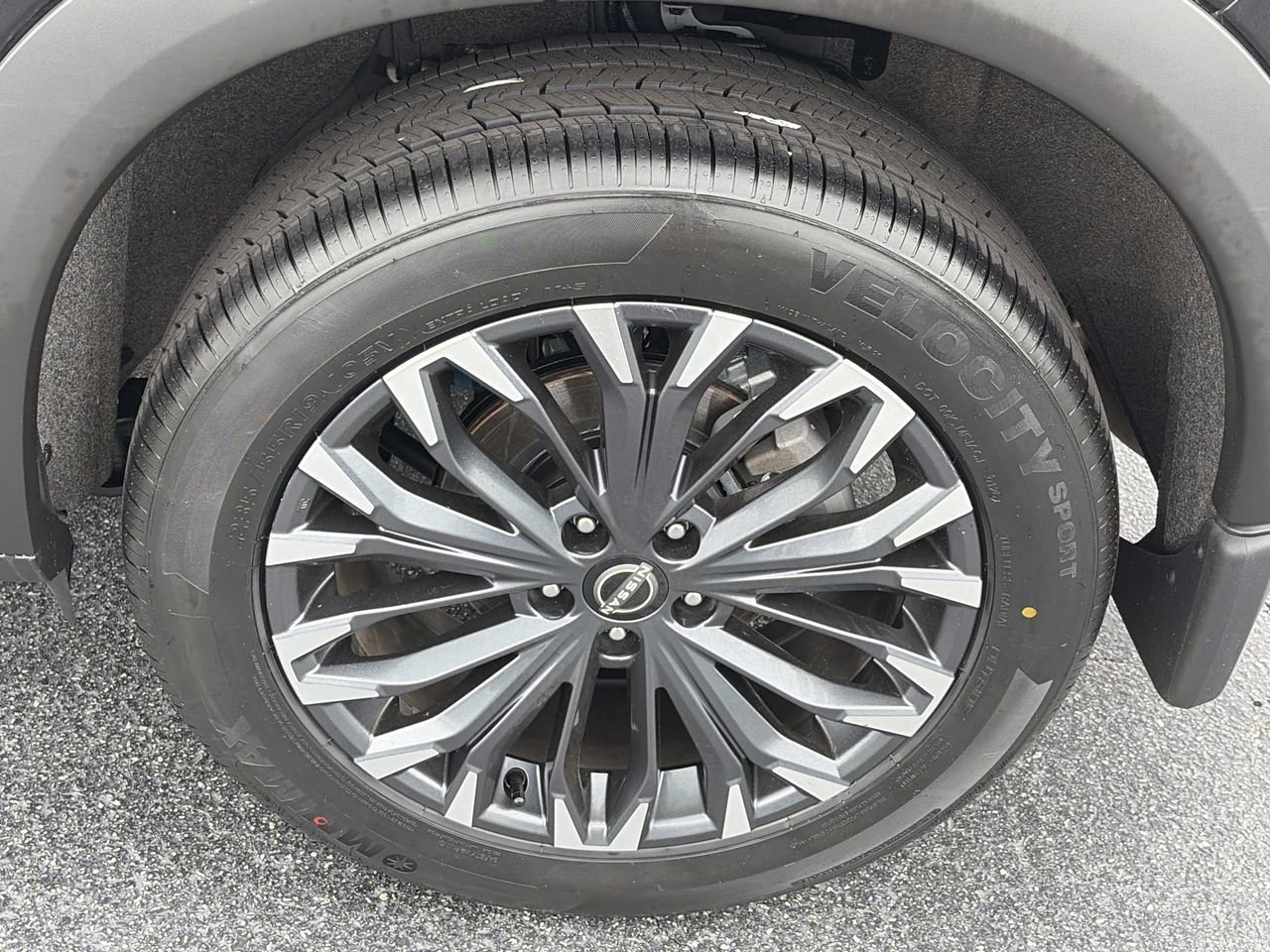 Certified 2025 Nissan Rogue SL w/ Tech Package FWD image 9