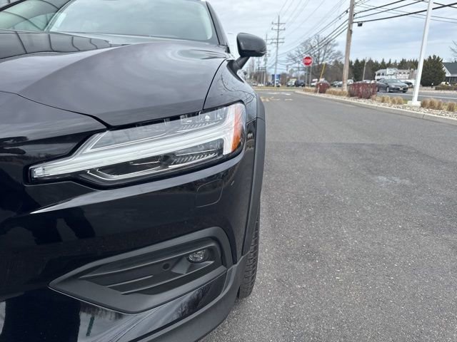 Used 2025 Volvo V60 B5 Cross Country Plus image 7