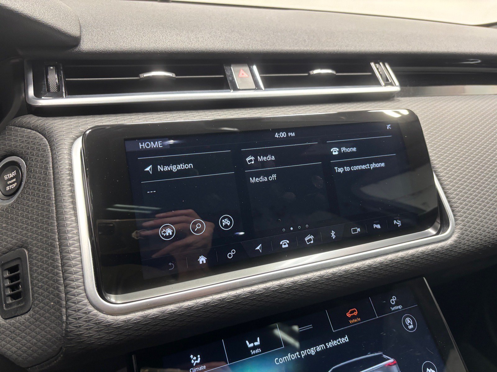 Used 2019 Land Rover Range Rover Velar R-Dynamic SE AWD/4WD image 17