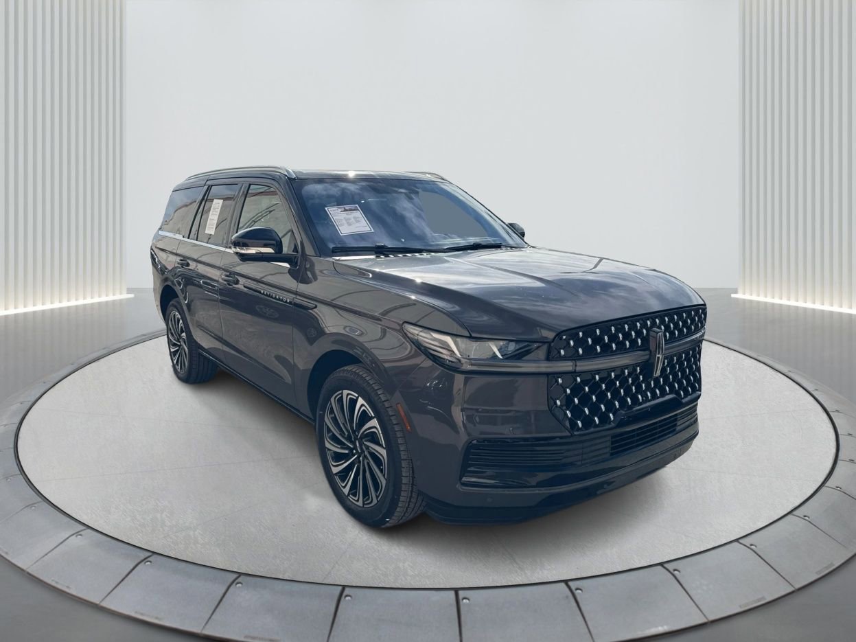 Used 2025 Lincoln Navigator Black Label image 3