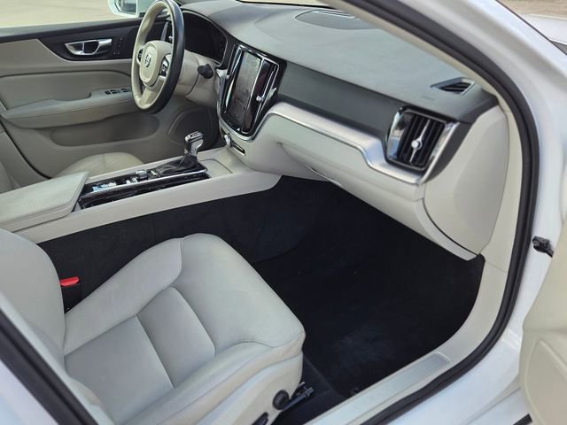 Used 2020 Volvo S60 T5 Momentum image 15