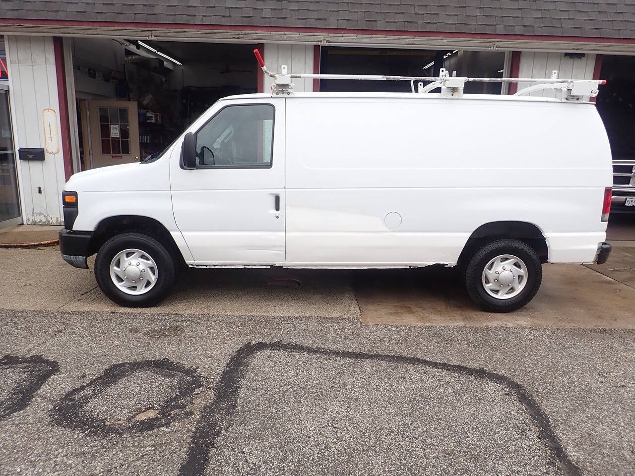 Used 2012 Ford E-250 and Econoline 250 w/ Commercial Cargo Van Pkg RWD image 11