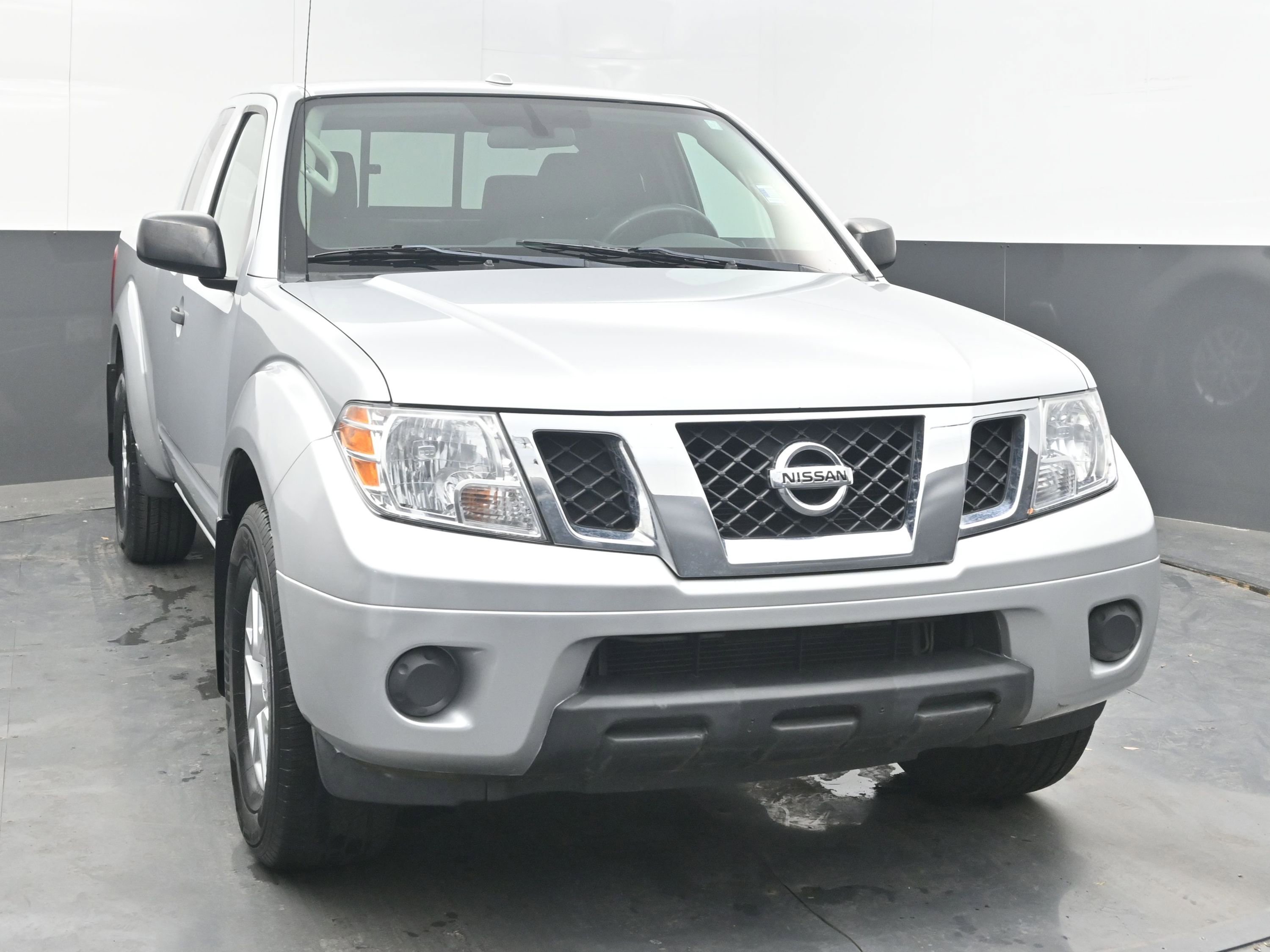 Used 2017 Nissan Frontier SV RWD image 3