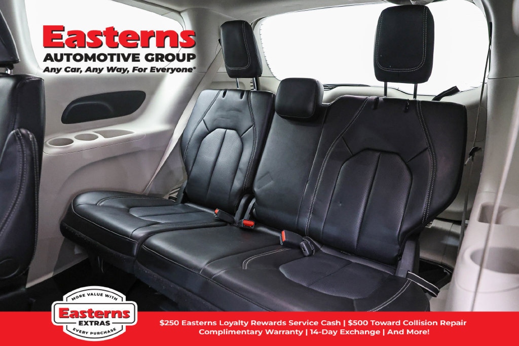 Used 2023 Chrysler Pacifica Touring-L FWD image 27