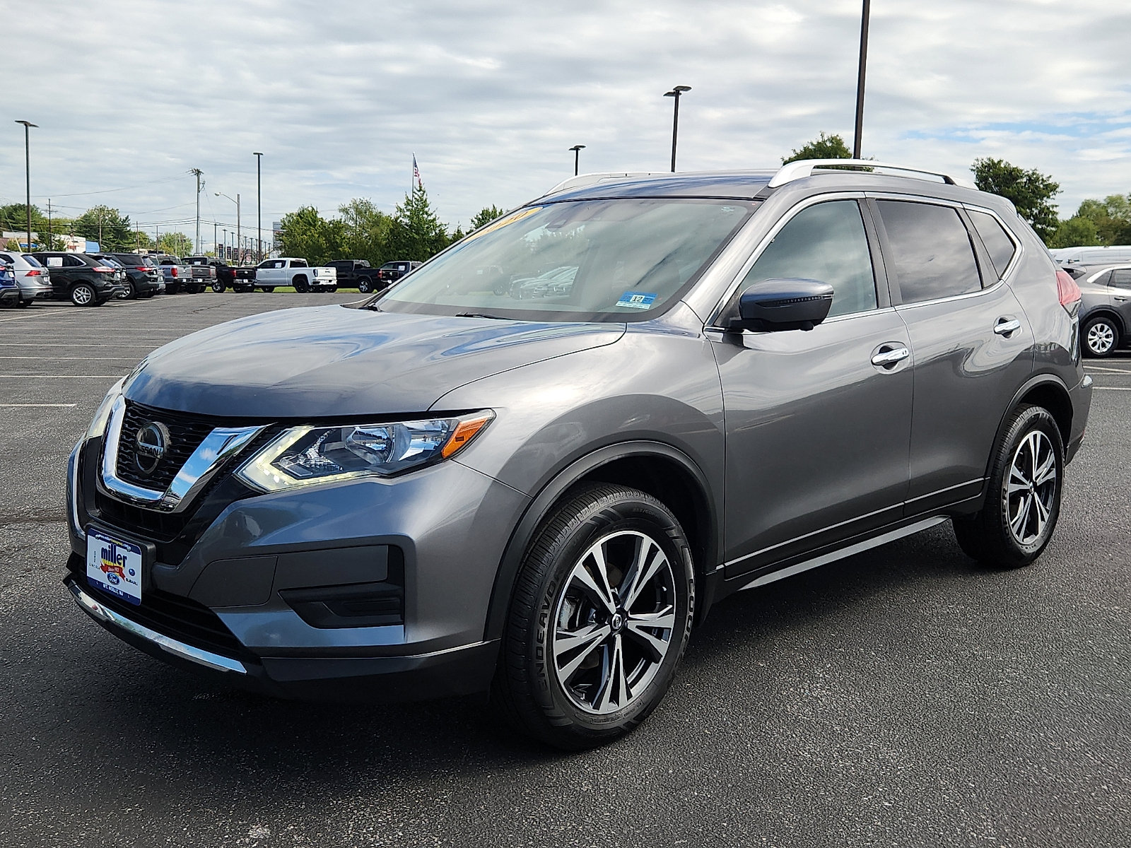 Used 2020 Nissan Rogue SV w/ Premium Package AWD/4WD image 3