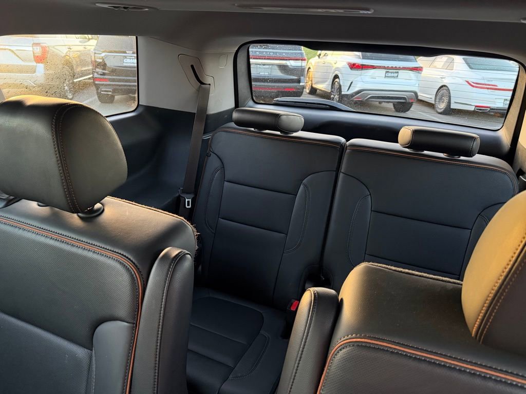 Used 2023 GMC Acadia AT4 w/ Technology Package image 30