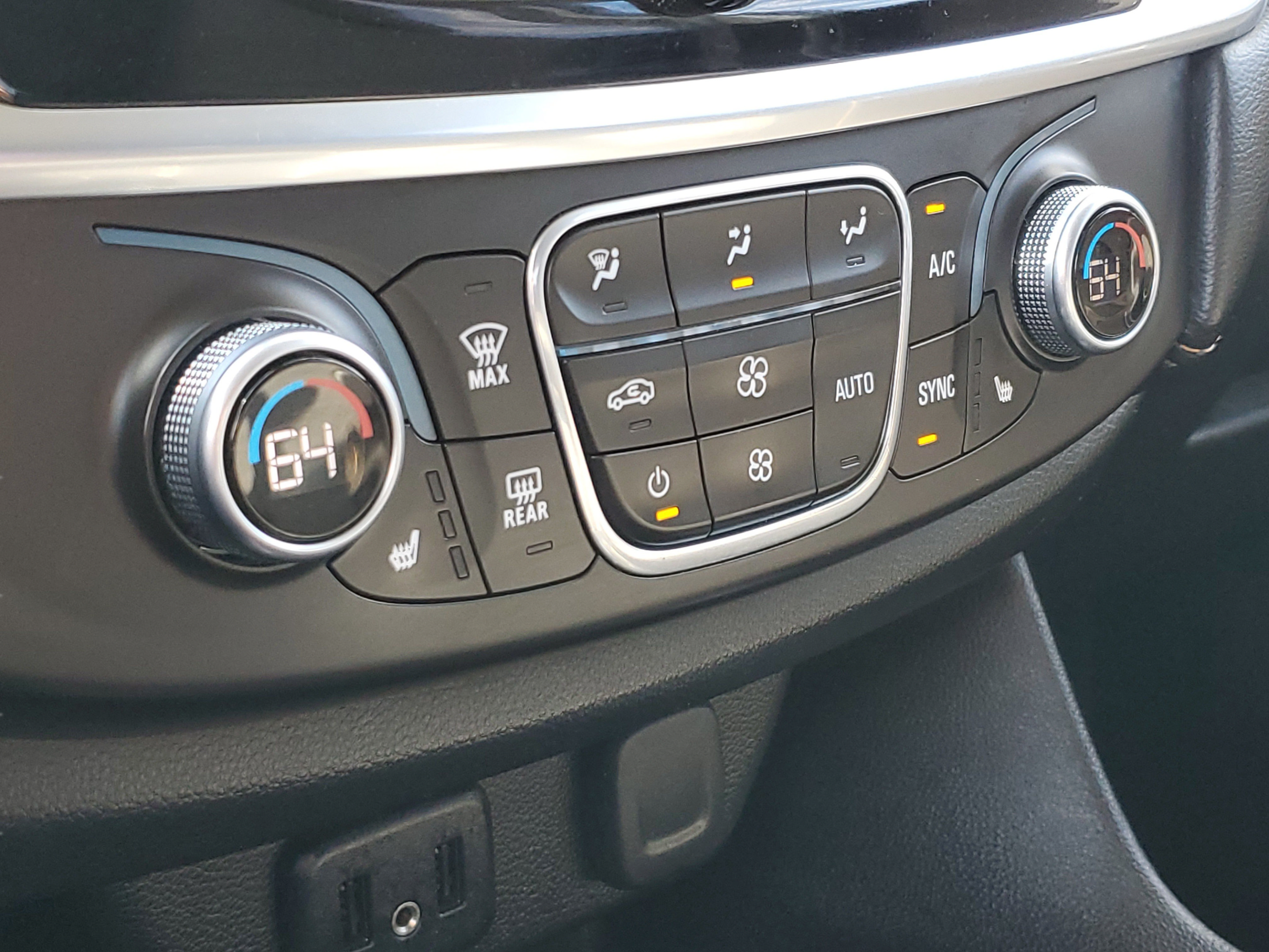 Used 2018 Chevrolet Traverse LT FWD image 27