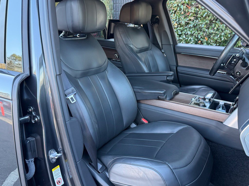 Used 2023 Land Rover Range Rover Autobiography AWD/4WD image 32