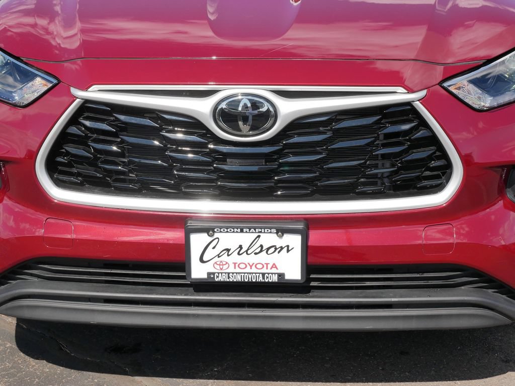 Used 2023 Toyota Highlander XLE AWD/4WD image 9