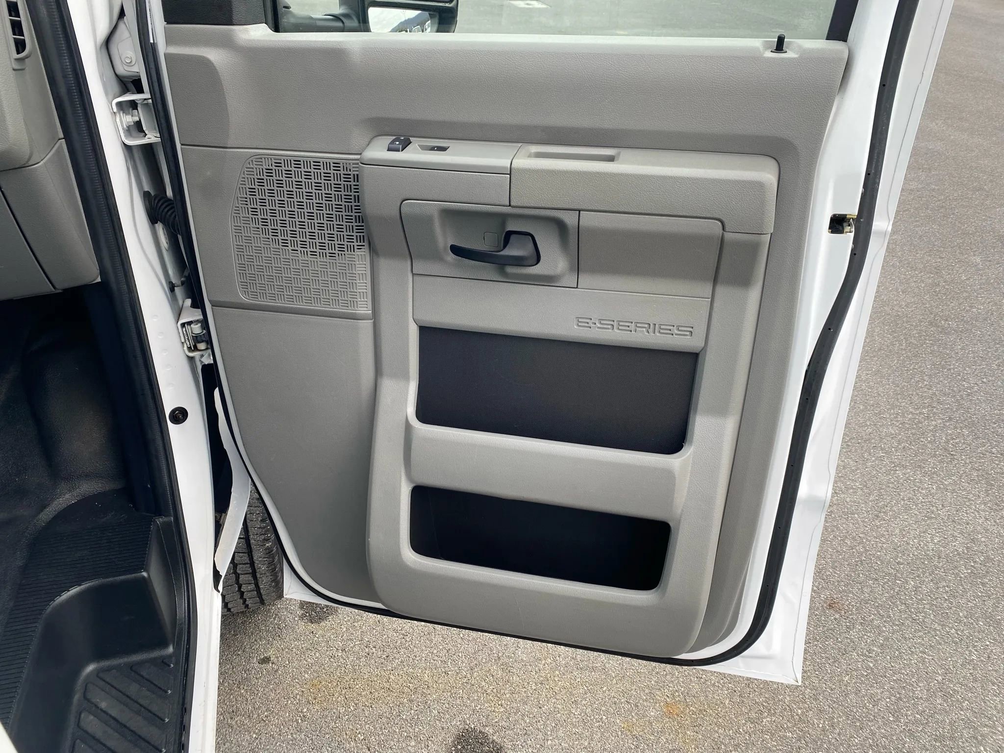 Used 2015 Ford E-350 and Econoline 350 Super Duty w/ Power Windows & Locks Group RWD image 17