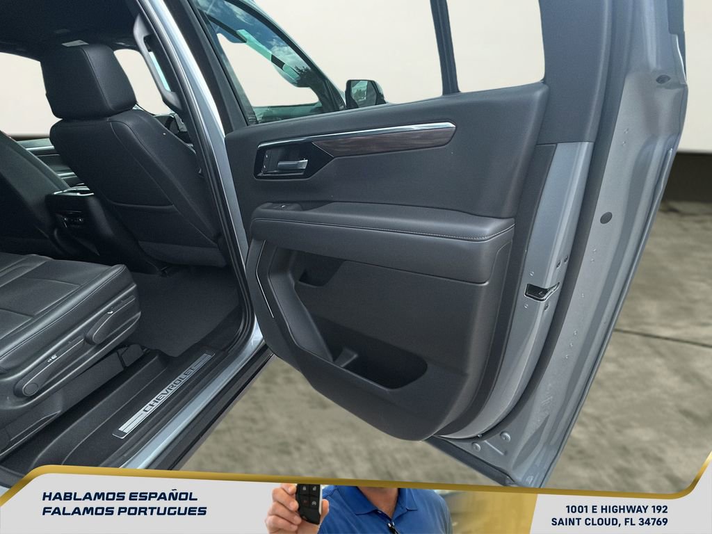 Used 2025 Chevrolet Suburban Z71 image 30
