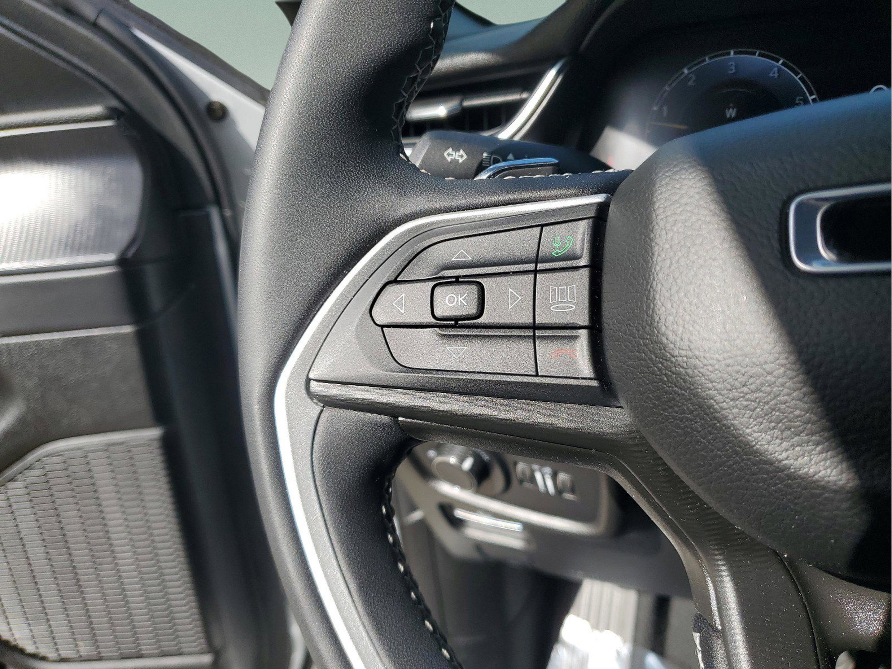 Certified 2024 Jeep Grand Cherokee Altitude image 30