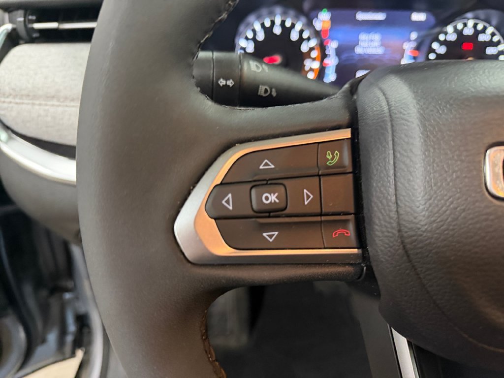 Used 2023 Jeep Compass Latitude AWD/4WD image 32