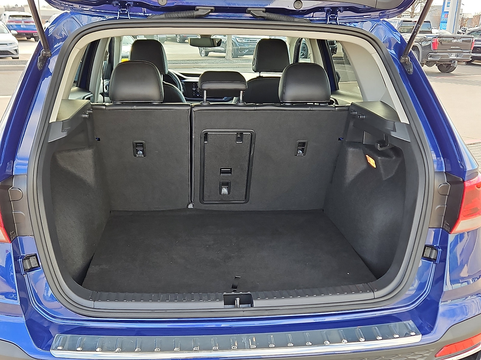 Certified 2023 Volkswagen Taos SE w/ Panoramic Sunroof Package AWD/4WD image 6