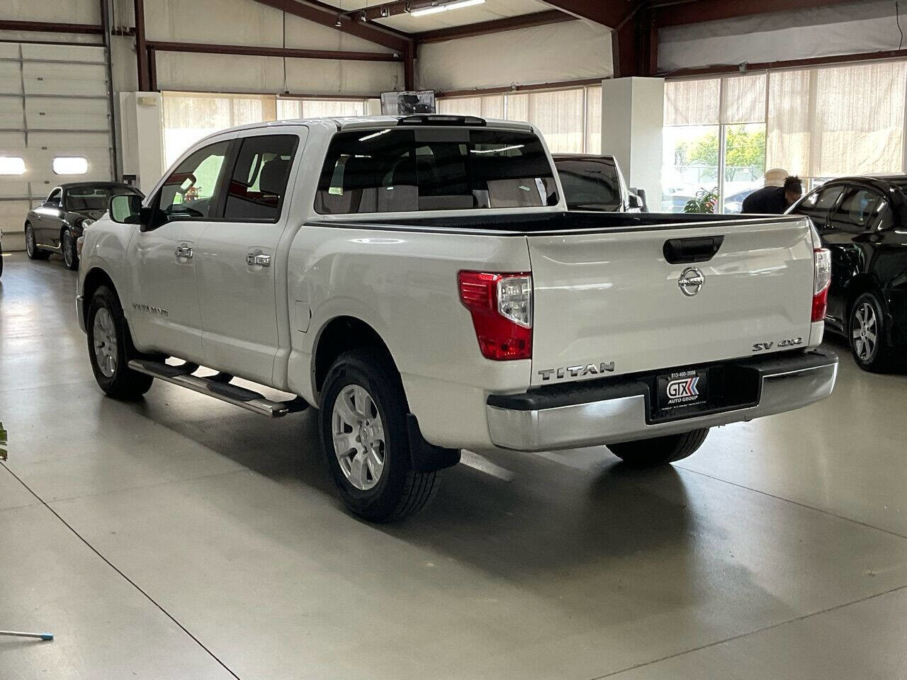 Used 2018 Nissan Titan SV AWD/4WD image 4