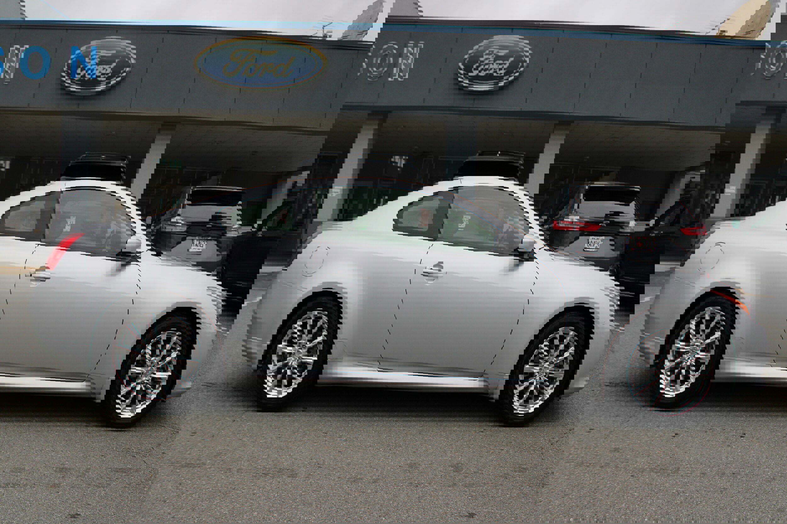 Used 2013 INFINITI G37 Journey w/ Premium Pkg image 2