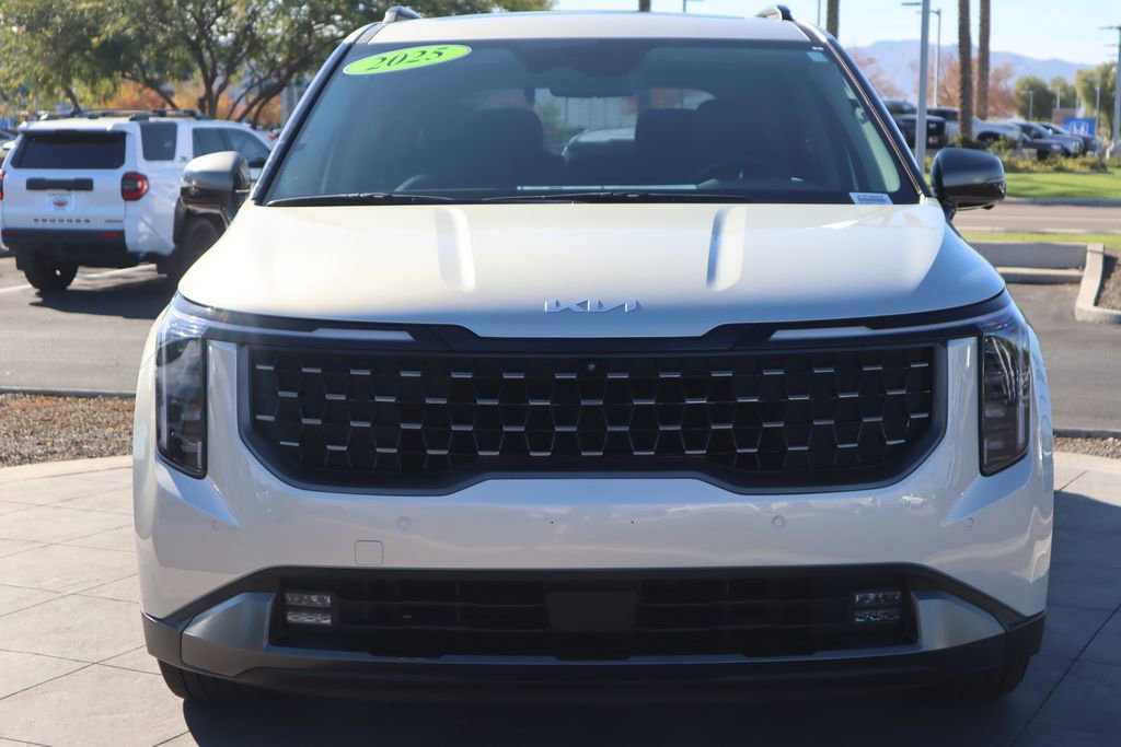 Used 2025 Kia Carnival SX Prestige image 2