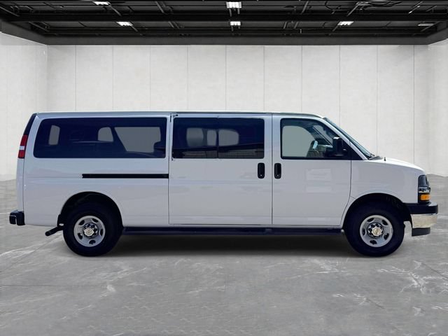 Used 2025 Chevrolet Express 3500 LT w/ LT Preferred Equipment Group RWD image 4