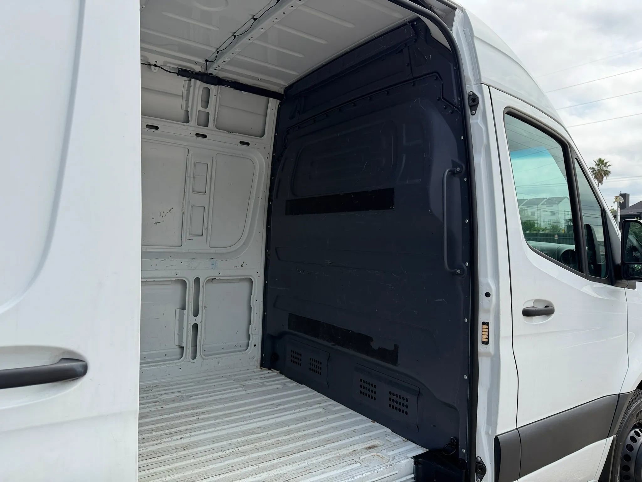 Used 2019 Mercedes-Benz Sprinter 170 Cargo image 27