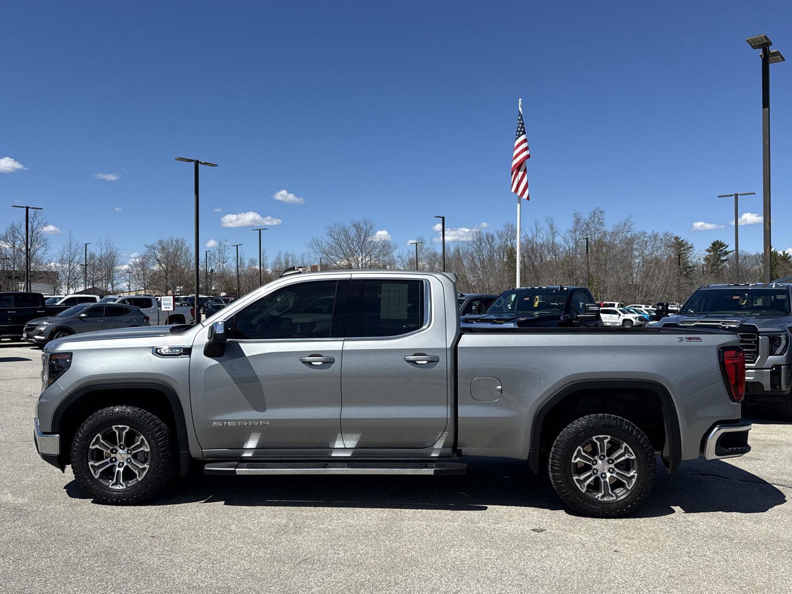 Used 2023 GMC Sierra 1500 SLE w/ X31 Off-Road Package AWD/4WD image 3