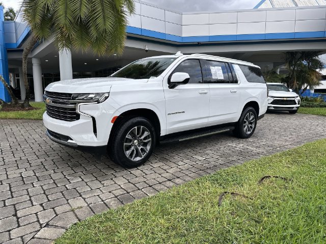 Used 2024 Chevrolet Suburban LT RWD image 31