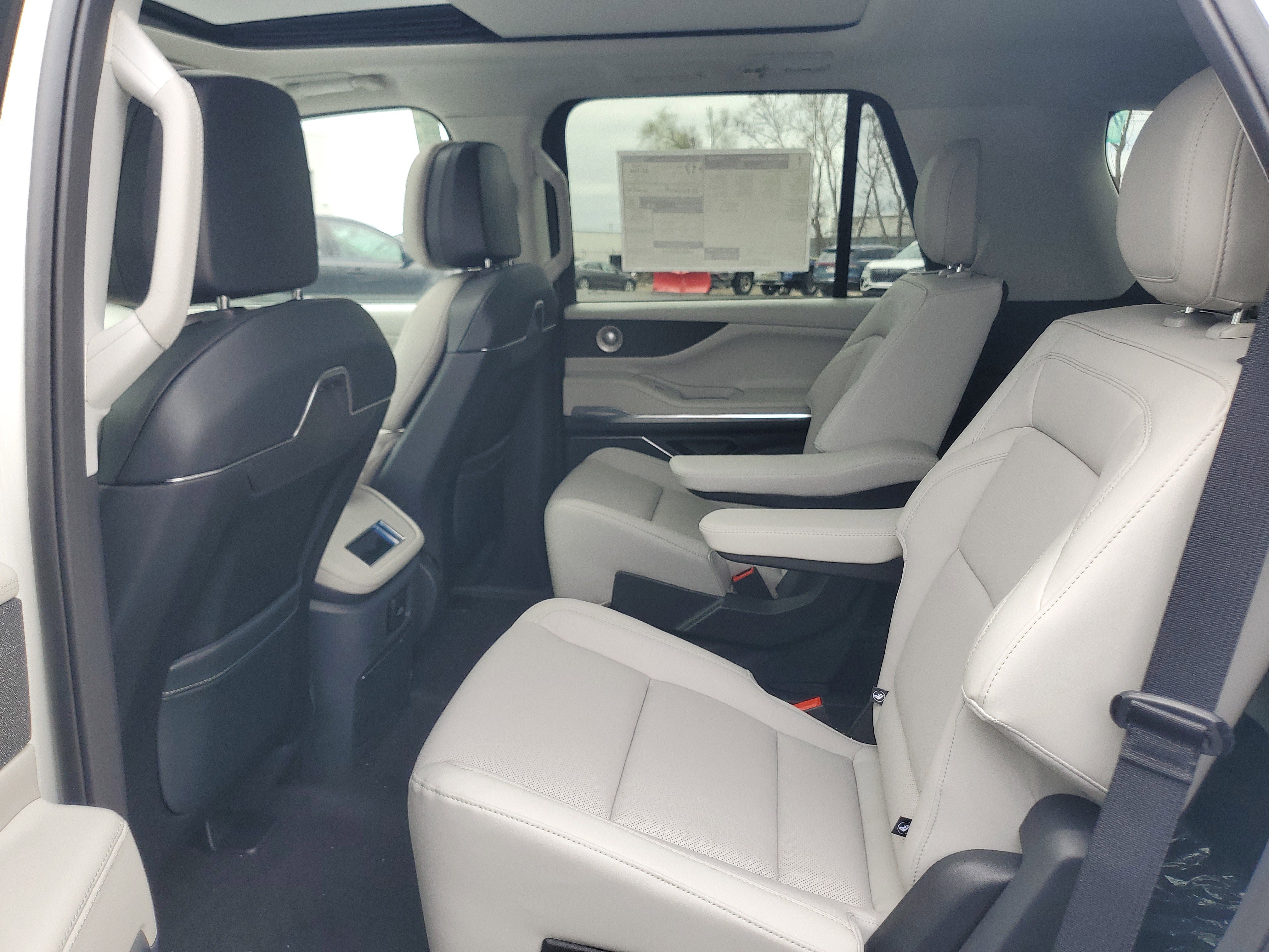 New 2026 Lincoln Navigator Reserve AWD/4WD image 27