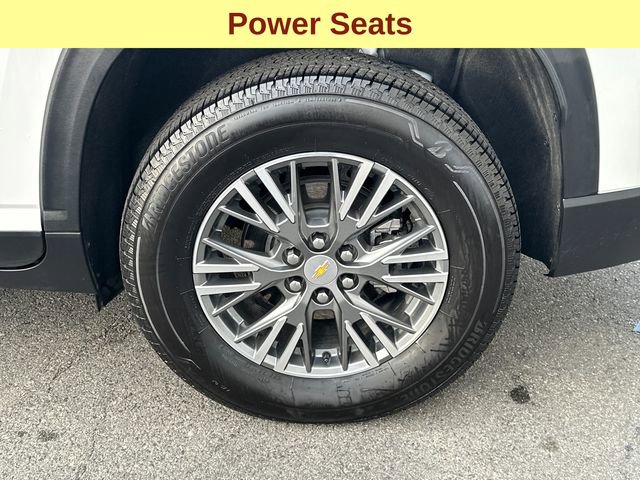 Used 2025 Chevrolet Traverse LT image 9