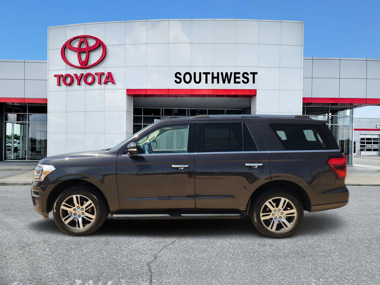 Used 2024 Ford Expedition Limited RWD image 3