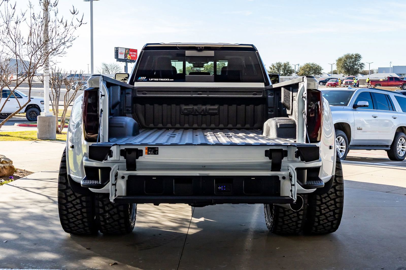 Used 2026 GMC Sierra 3500 Denali Ultimate AWD/4WD image 9