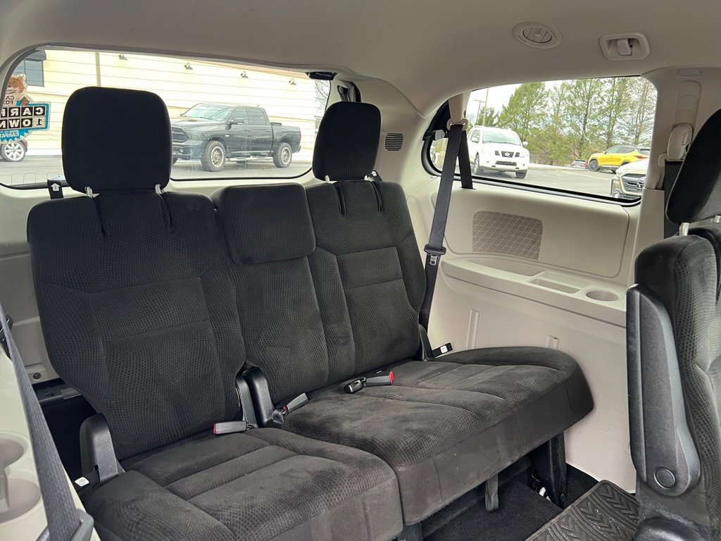 Used 2016 Dodge Grand Caravan SXT w/ UConnect Hands-Free Group image 20
