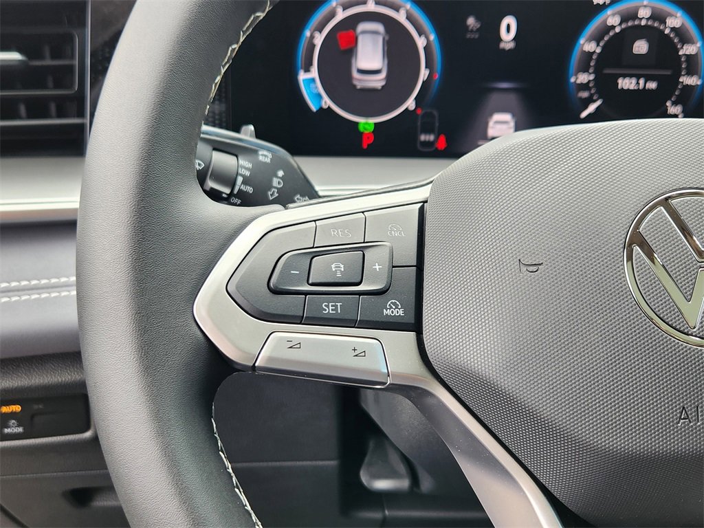 New 2025 Volkswagen Tiguan SE image 8