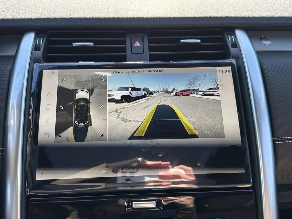 New 2026 Land Rover Discovery Dynamic SE image 28