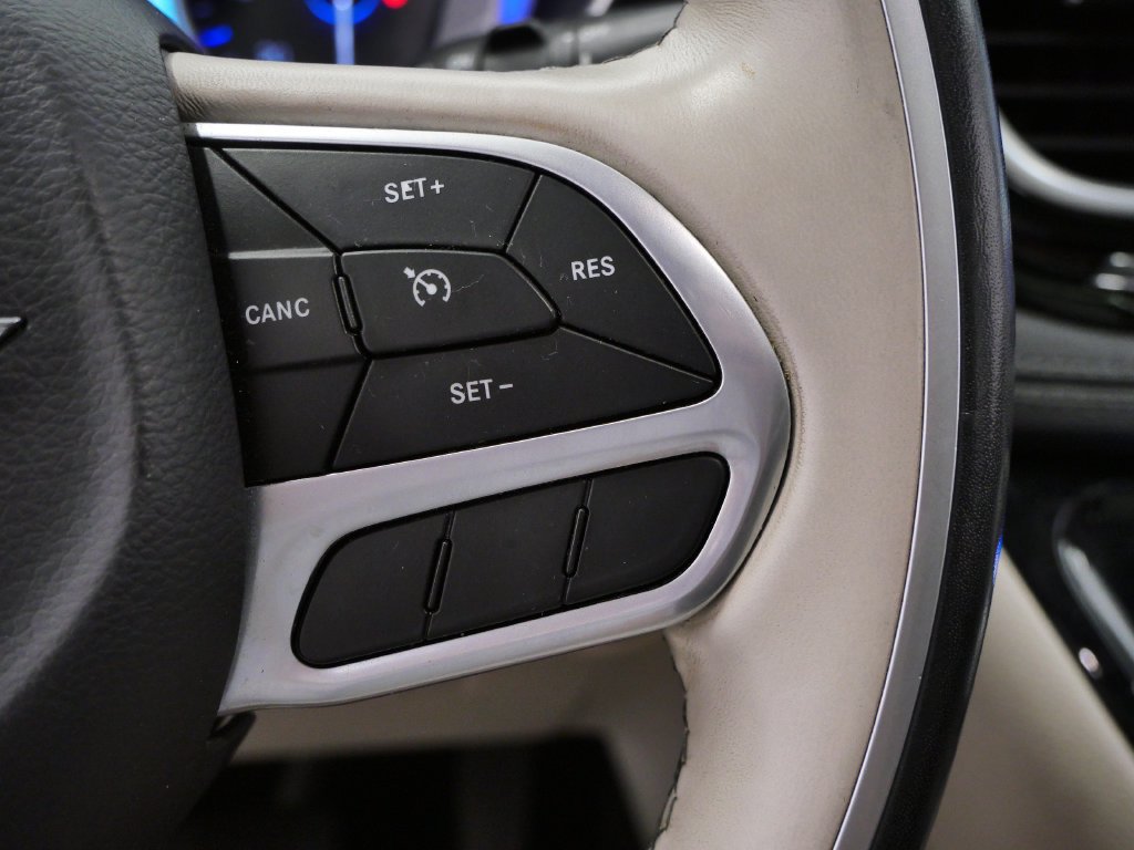 Used 2020 Chrysler Pacifica Limited FWD image 23