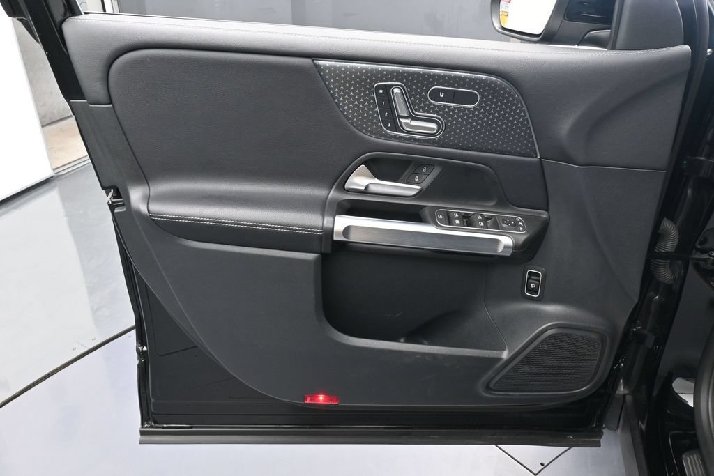 Used 2025 Mercedes-Benz GLB 250 image 13