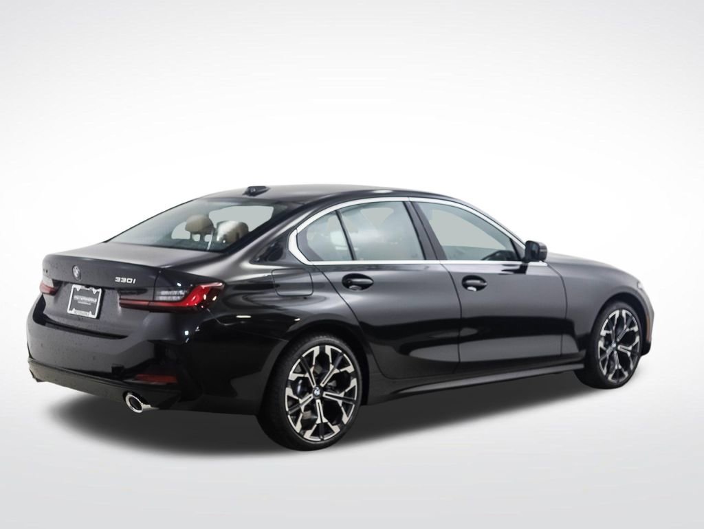Used 2025 BMW 330i xDrive Sedan w/ Premium Package AWD/4WD image 5