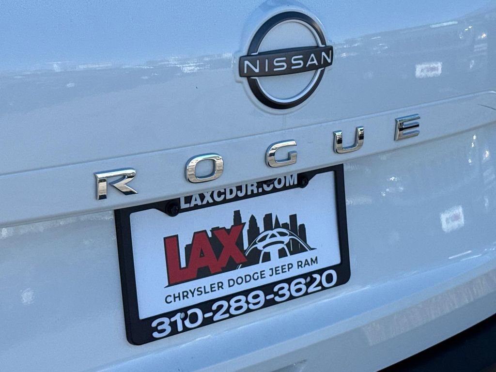 Used 2023 Nissan Rogue S image 5