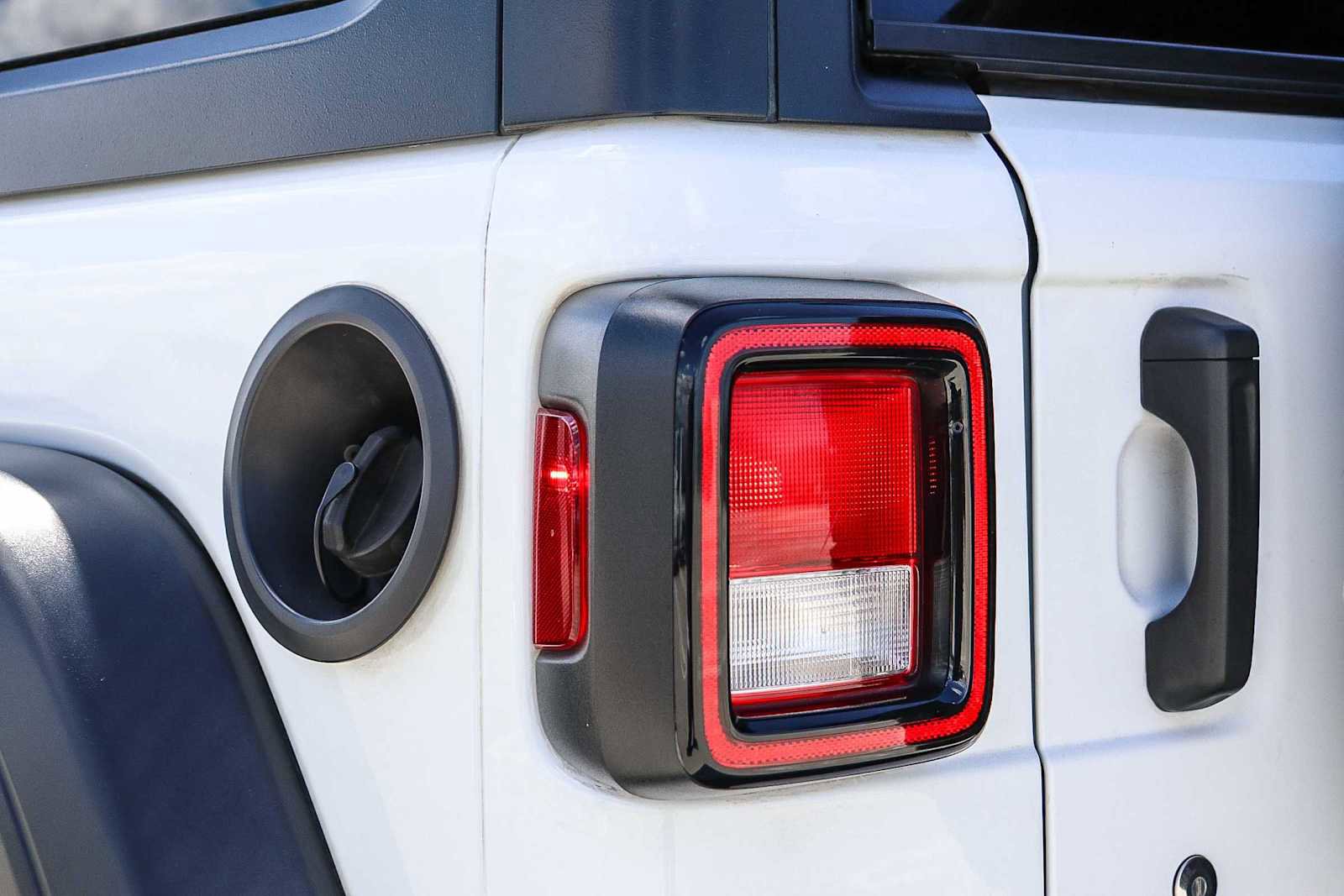 Used 2018 Jeep Wrangler Unlimited Sport S AWD/4WD image 12