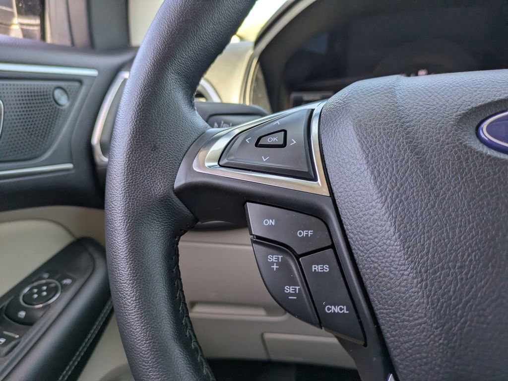 Used 2024 Ford Edge Titanium image 28