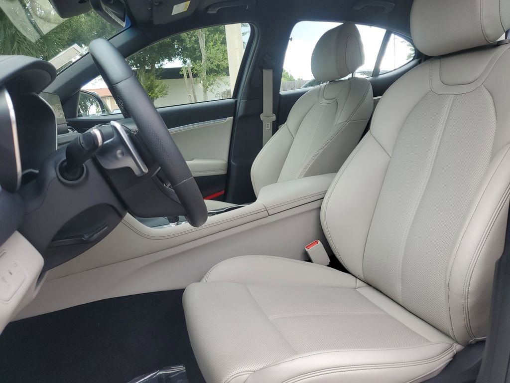 Used 2023 Genesis G70 2.0T image 24