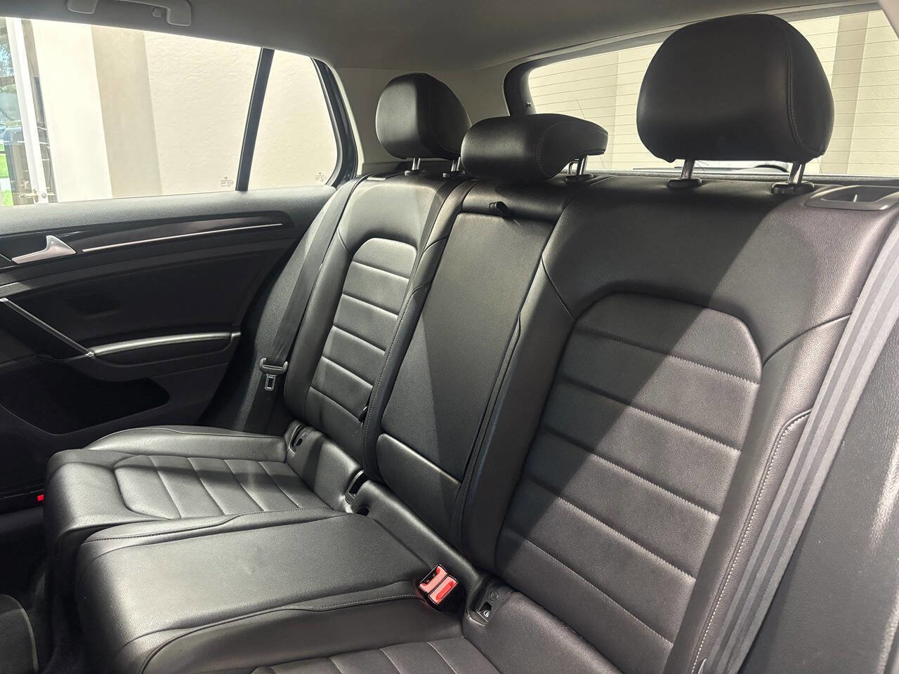 Used 2015 Volkswagen Golf SEL w/ Lighting Package (SEL) FWD image 18