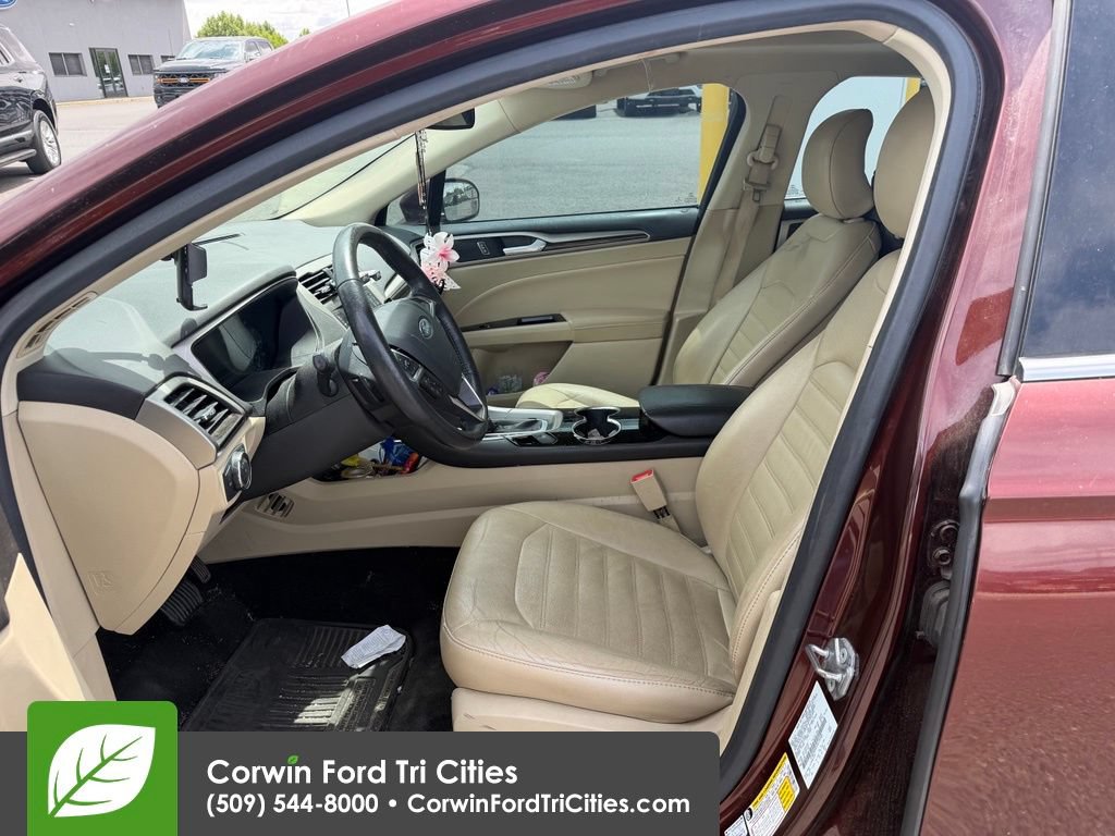 Used 2015 Ford Fusion SE w/ Equipment Group 202A FWD image 2